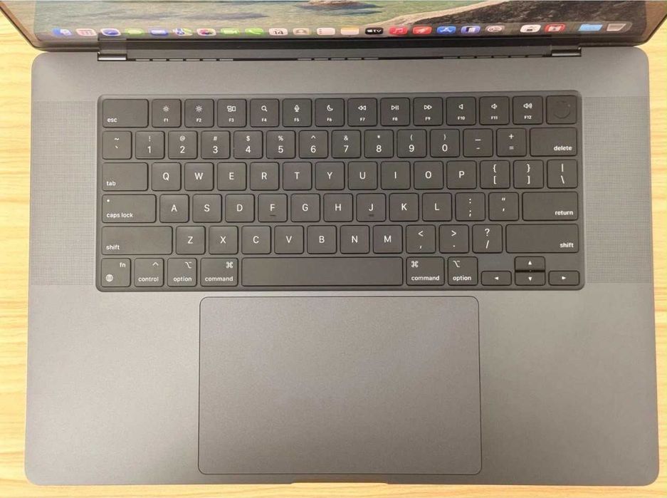 Macbook M4 Pro 16" - 24GB / 512GB / 50 цикъла / гаранция до Октомври