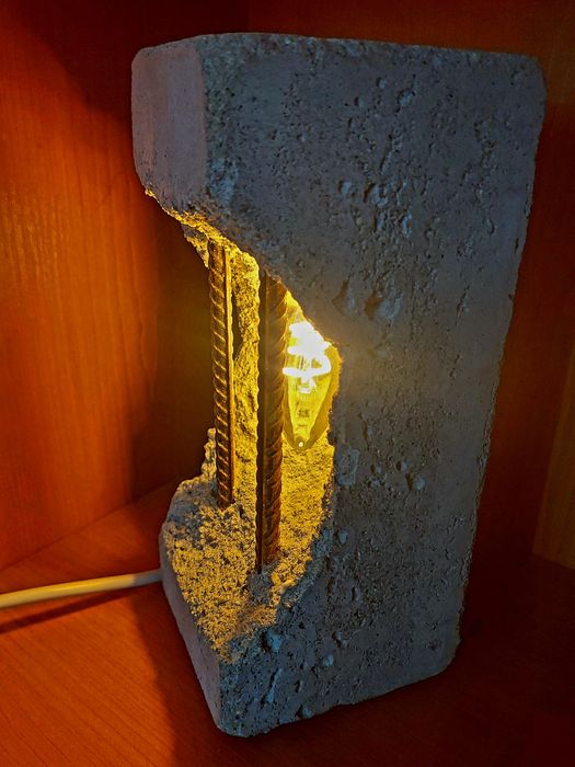 Бетонна арт лампа