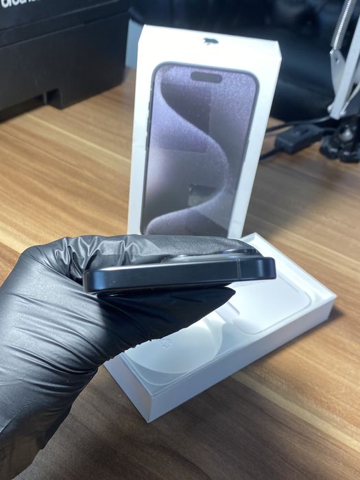 iPhone 15 Pro• 256 GB • Black Titanium