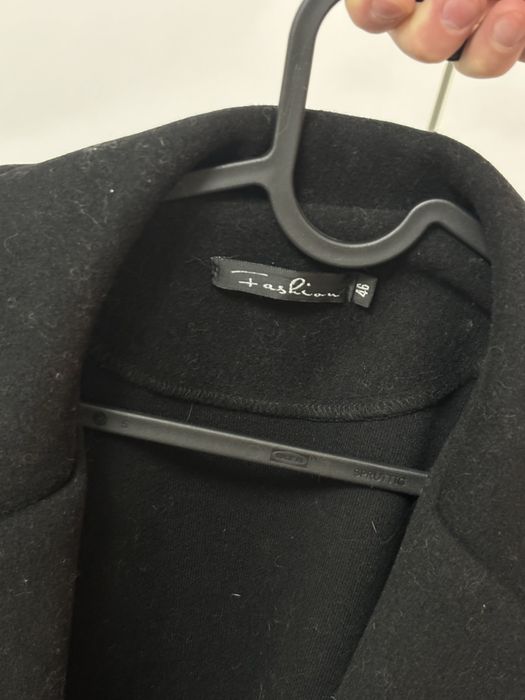 Черное длинное пальто