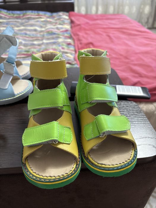 Продам сандали новые