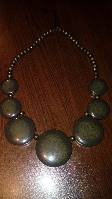 Два стилни гердана