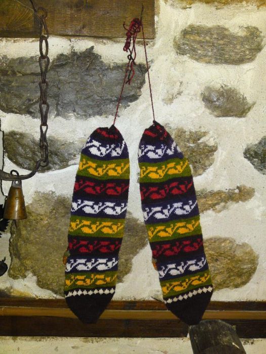 Продавам плетени чорапи Шушони от едно време