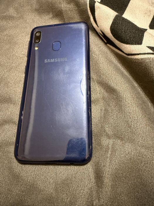 Продавам samsaung a20e