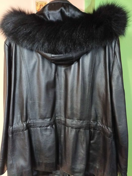 Черно кожено яке