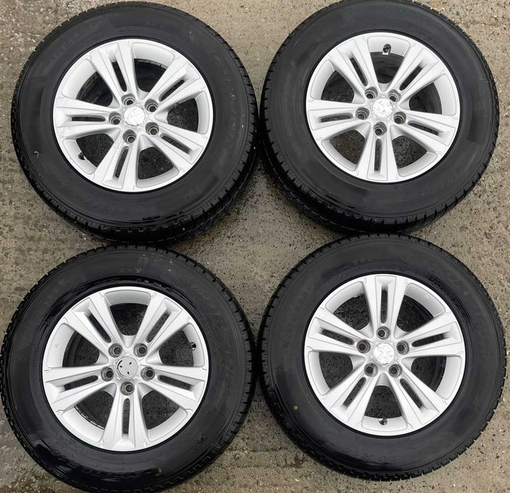 Jante aliaj R17 5x114,3 Peugeot cu anvelope de iarna 215 70 R16