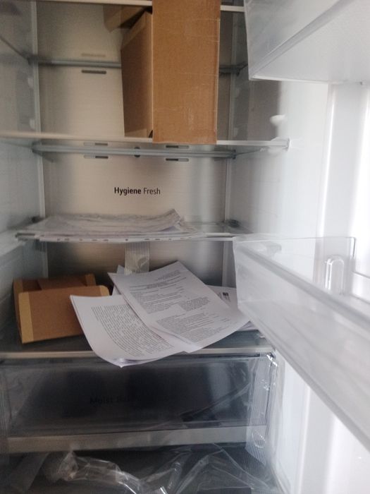 Продается холодильник, стульев
