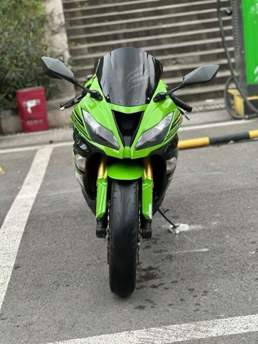 Kawasaki zx6r sotiladi