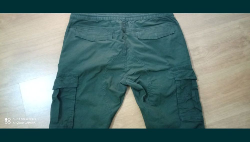 Pantaloni conici
