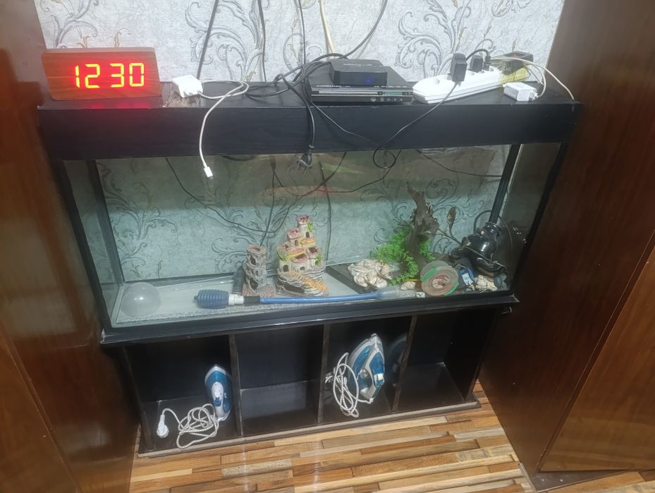 Продам аквариум 100литров с подставкой.