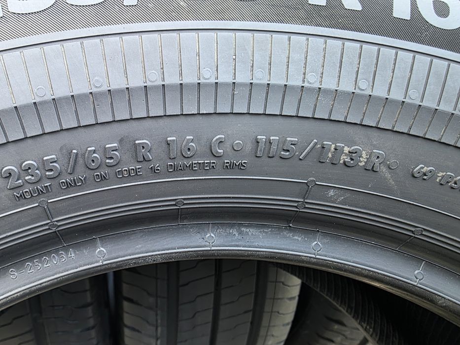 Vând  patru anvelope de vara continental 235 65 16c  dot 2121