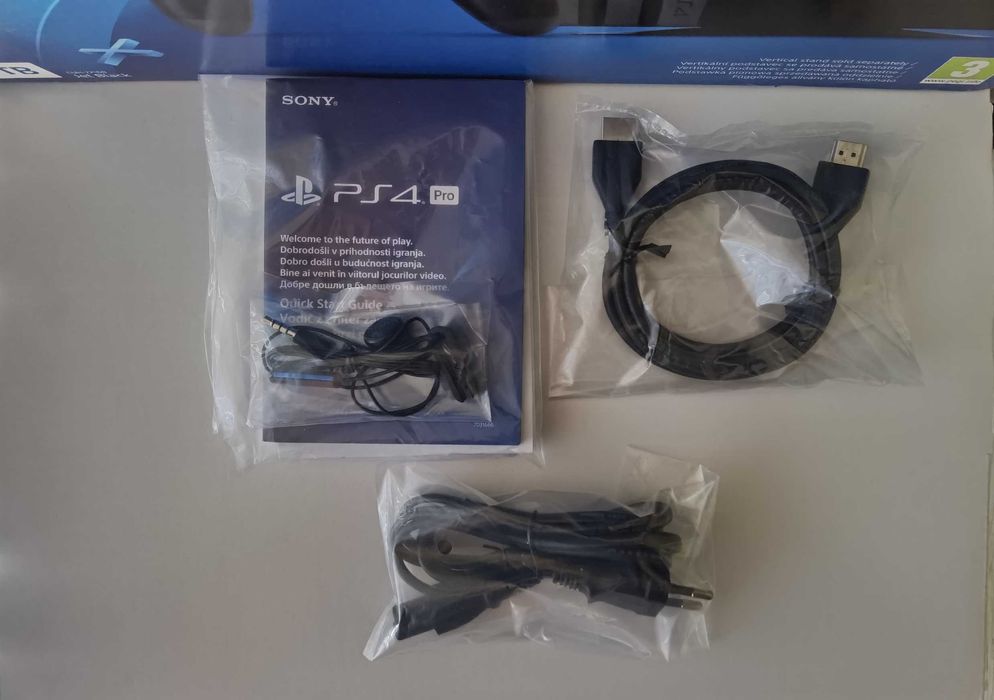 Конзола PS4 Pro с два оригинални джойстика