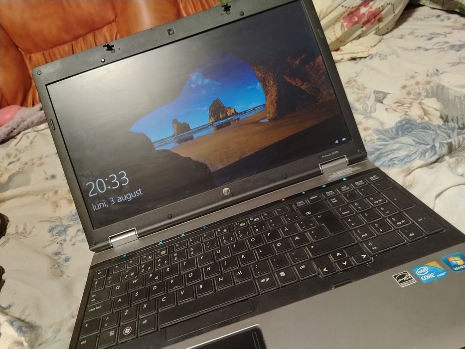 Vând  un pc si un laptop