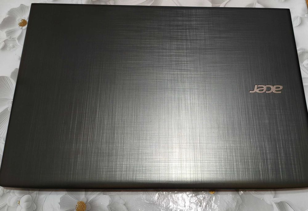 Acer Aspire E5 E576G  ( i5 / SSD + HDD / 940MX 2GB / 6GB RAM)