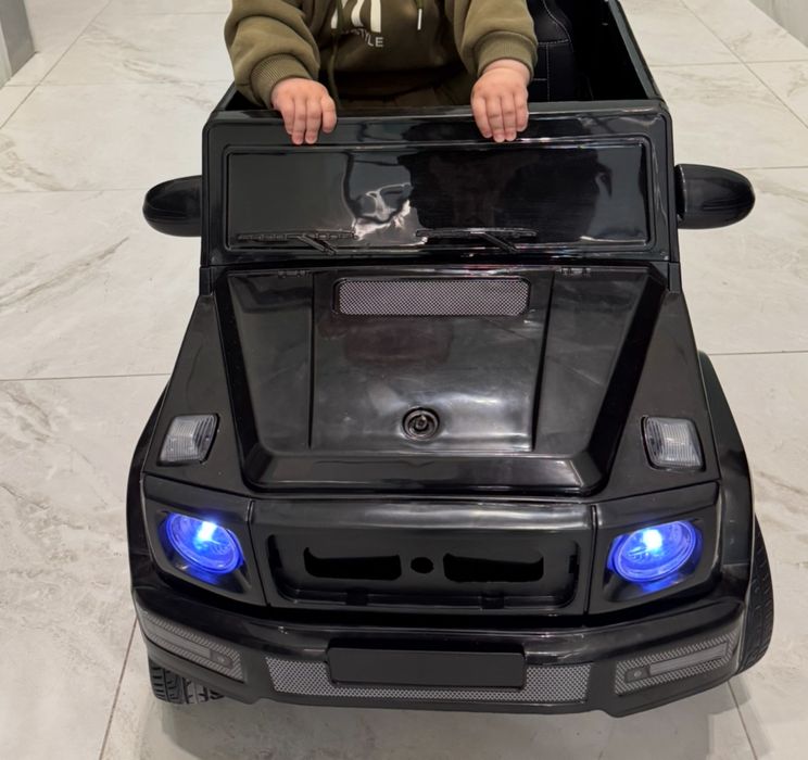 Машинка электромобиль