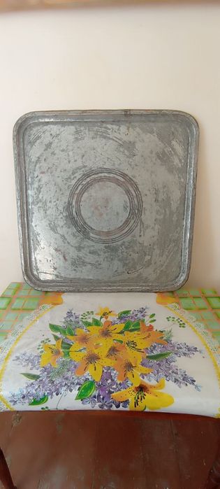 Кадимий сандали устига ко́йиладиган  лали