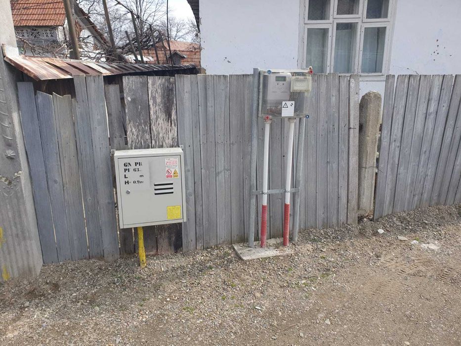 Casă + teren de vânzare in comuna Casin Zona Centrala