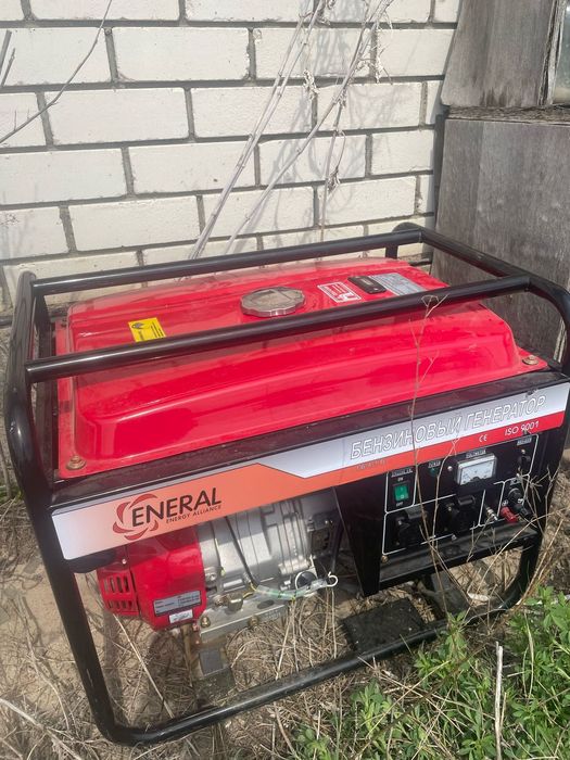 Продаётся электрогенератор бензиновый на 220В
