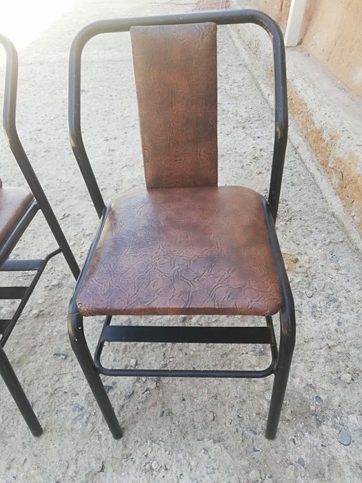 Продам стулья 2шт. Очень качественные, устойчивые.