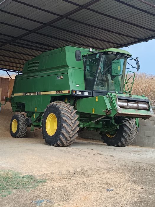 Vând combină John Deere hil master
