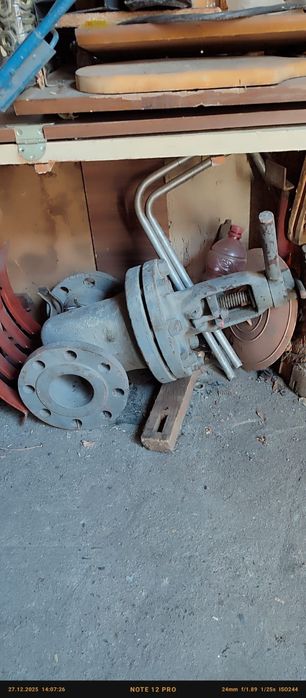 Задвижка на трубу 79