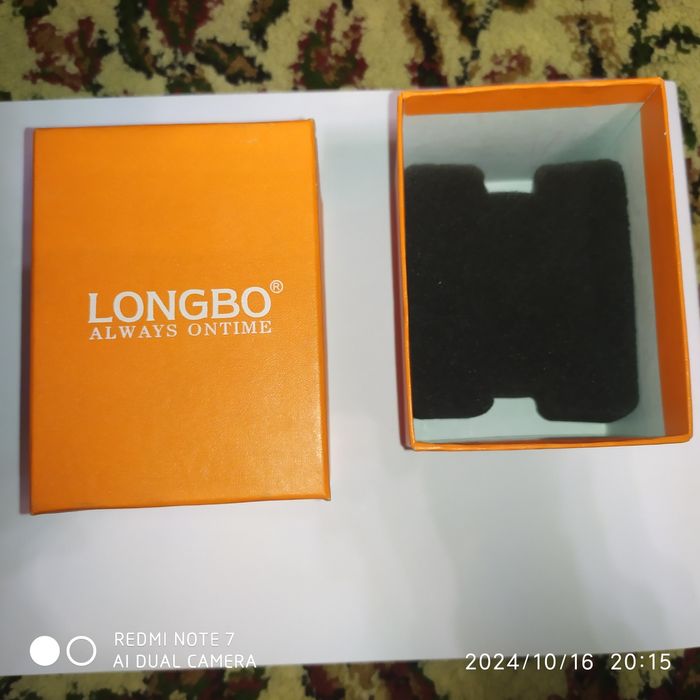 Товар новый не кто не носил цвет:золотой