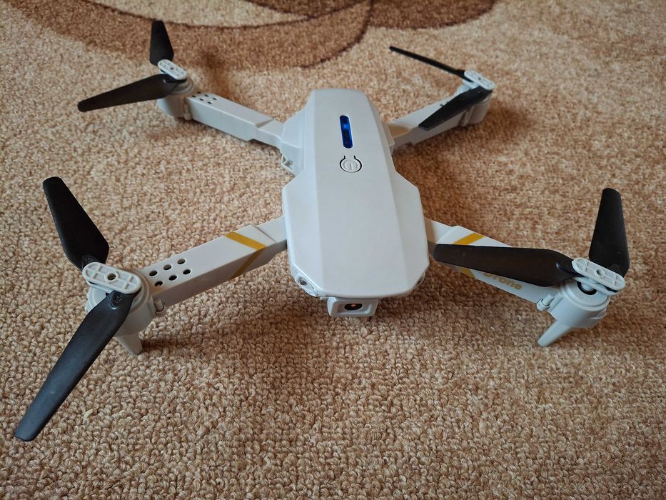 Продавам дрон с камера