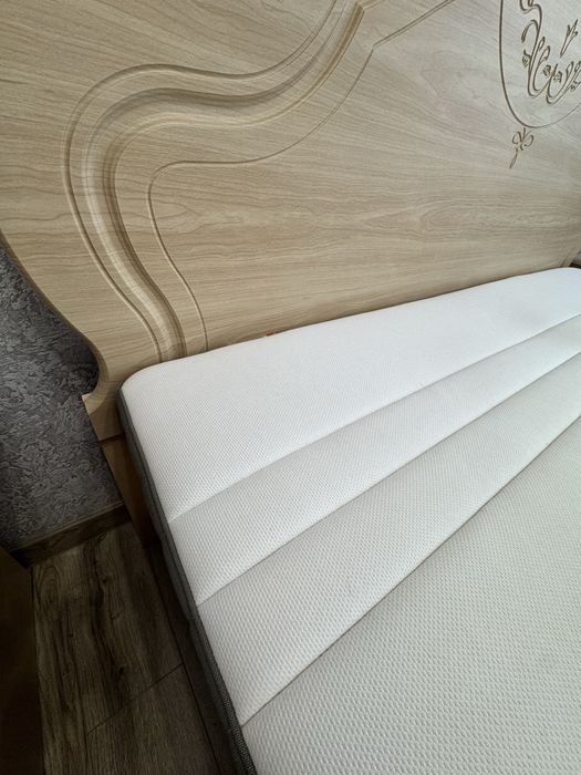 Срочно продам кровать Беларусь, матрас оригинал IKEA.