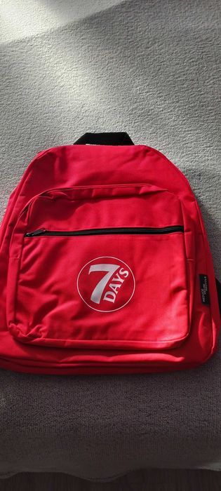 Раница нова, много удобна