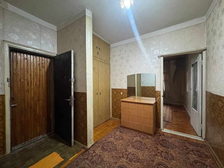 Продаётся квартира Мирабадский р-н Куйлюк массив 4 2/1/4