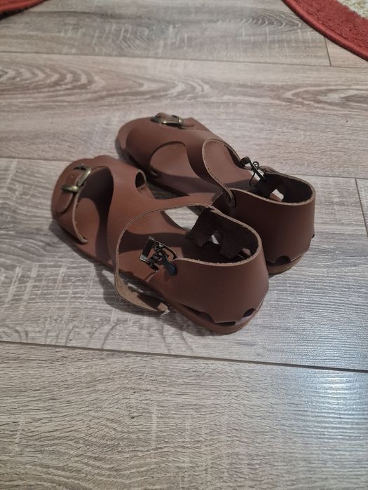 Vand sandale sex F, mărimea 36 din piele.