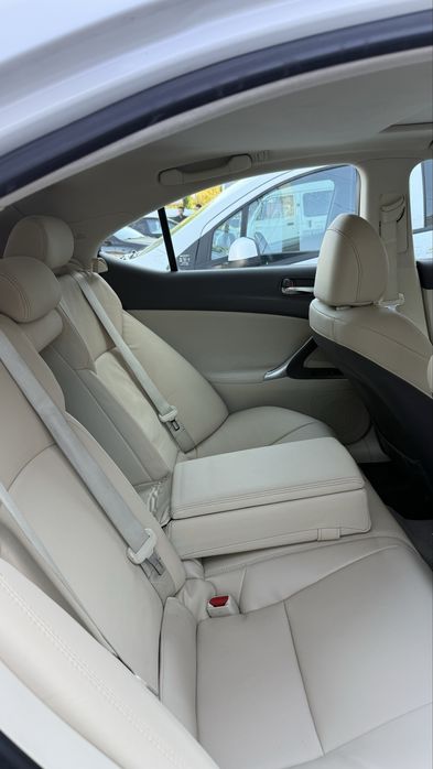 Lexus is250 4matic