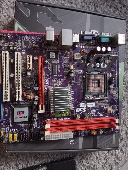 Материнской платой