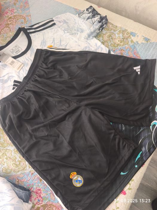 Продам две футбольные формы