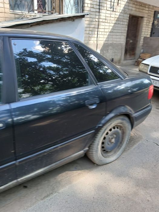 Срочно продаю ауди 80