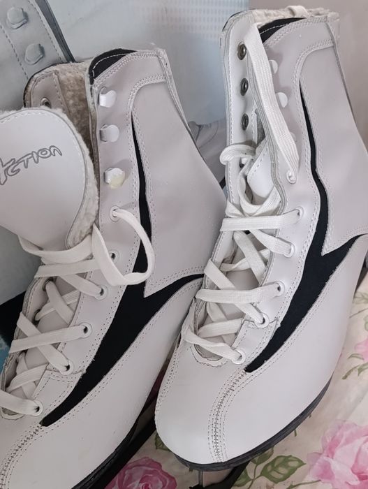 Фигурные коньки новые 39-р