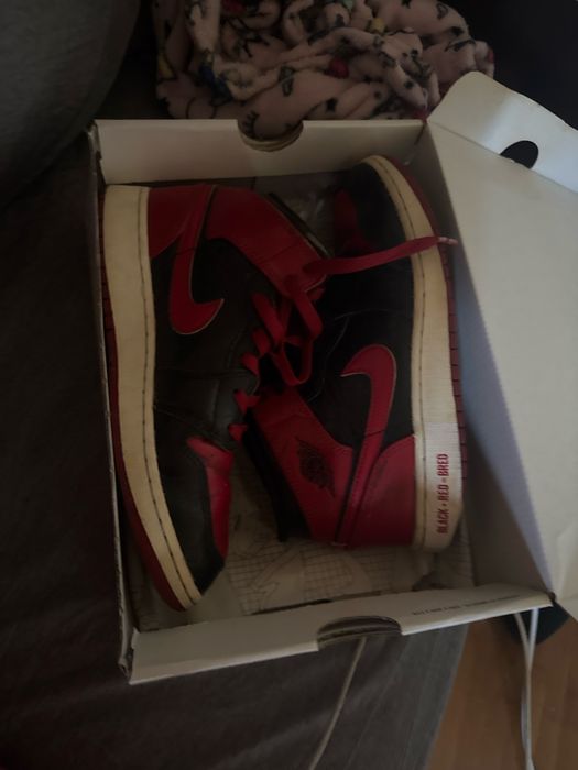 Jordan 1Mid Black+Red