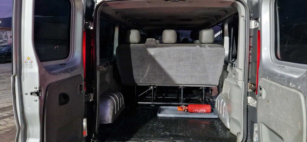 Opel Vivaro 2.0 cdti 8+1 pers, model long