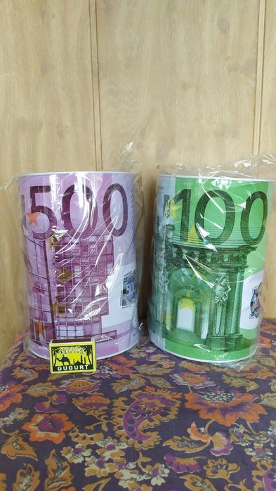 Жестяная копилка для монет в виде рулона 50ти долларовых купюр