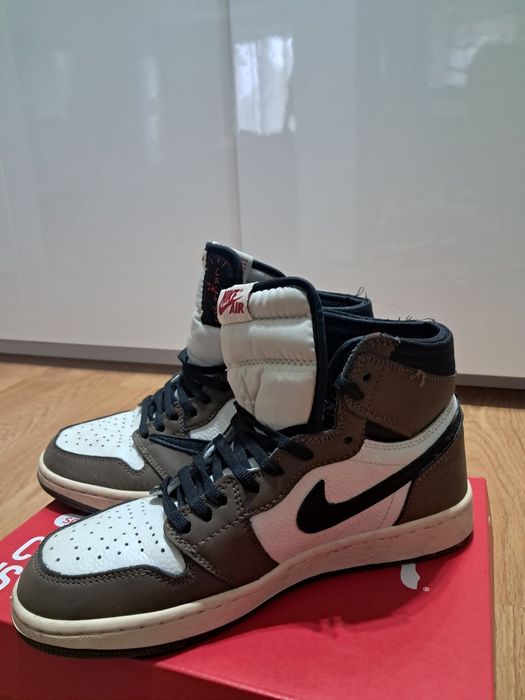 Jordan 1 retro travis scott