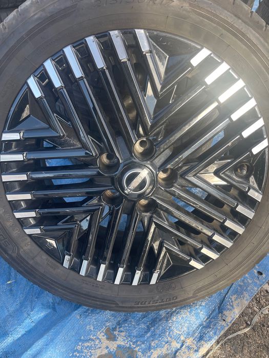 Гуми 215/50/17 Нисан