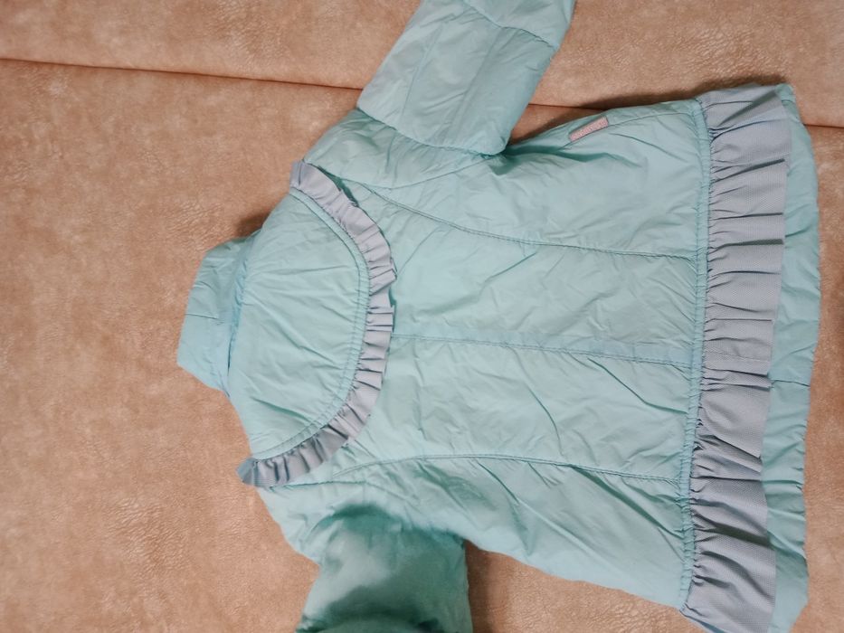 Продам курточку на девочку