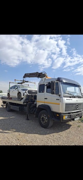 Эвакуатора манипулятора услуги сияющий платформы