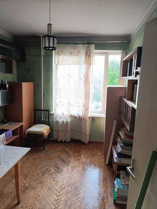 Продается 4-комнатная квартира на Ц6, метро Минор, центр.
