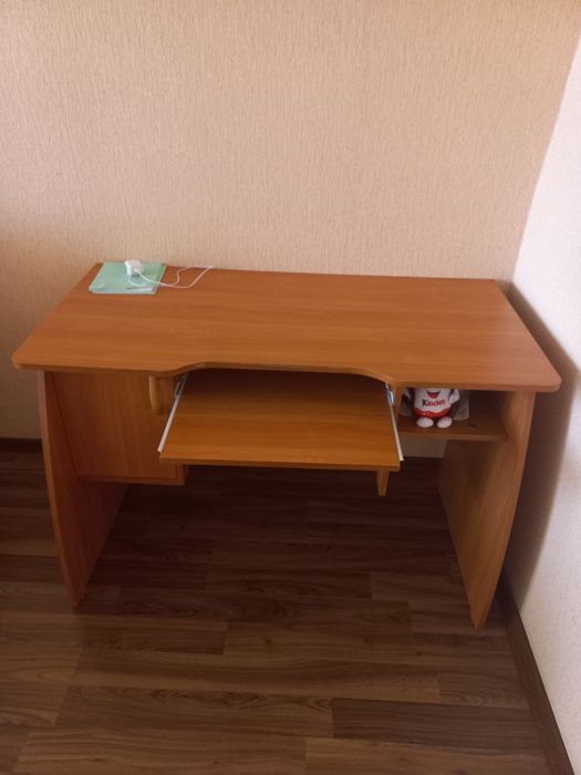 Продам компьютерный стол, б/у