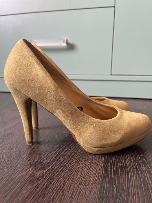 Вечерние бархатные туфли