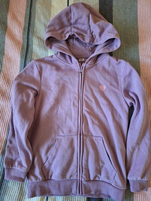 Продавам лот дрехи за момиче размер 134