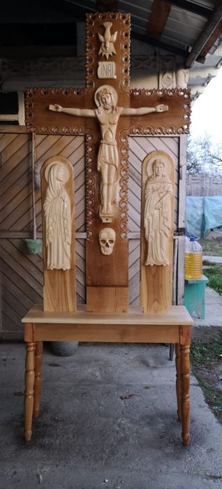 Cruce Sfântul Altar