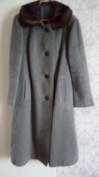 Пальто утеплённые несколько штук