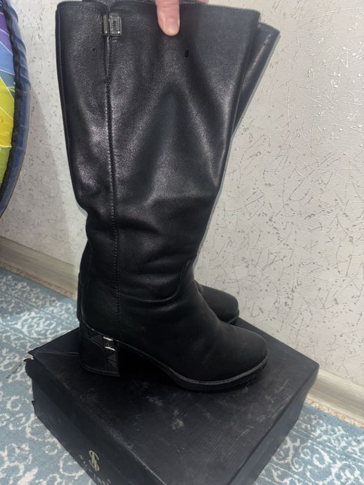 Продам кожанные сапоги